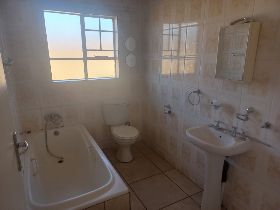 To Let 3 Bedroom Property for Rent in Meiringspark North West